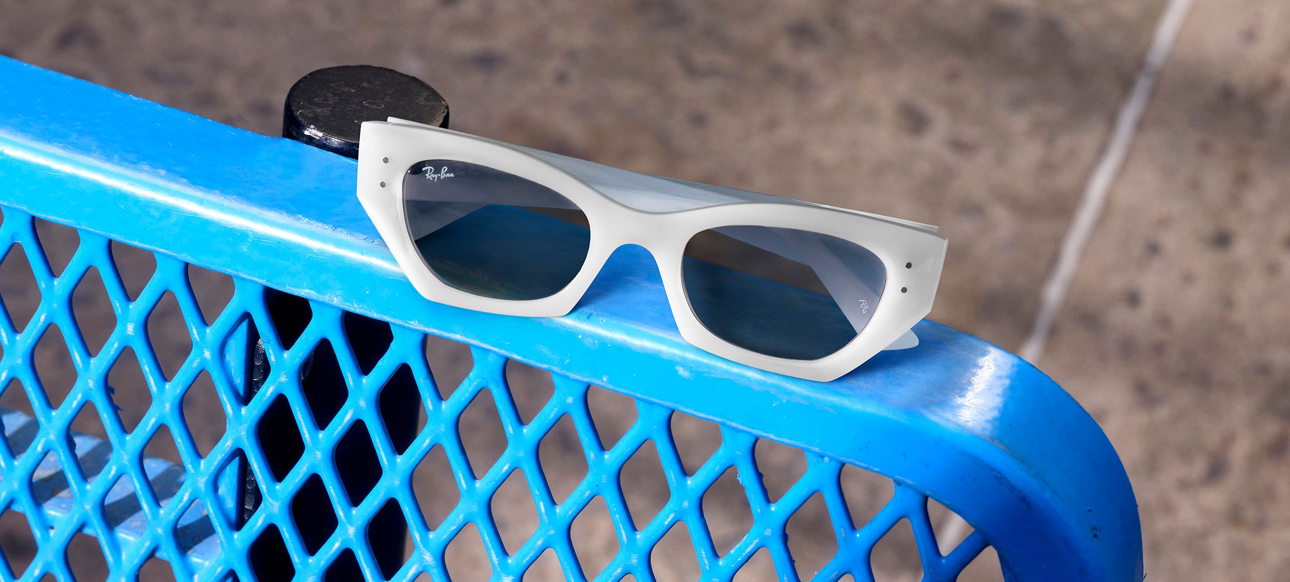 ZENA BIO-BASED Sunglasses in Black and Dark Grey - RB4430 | Ray