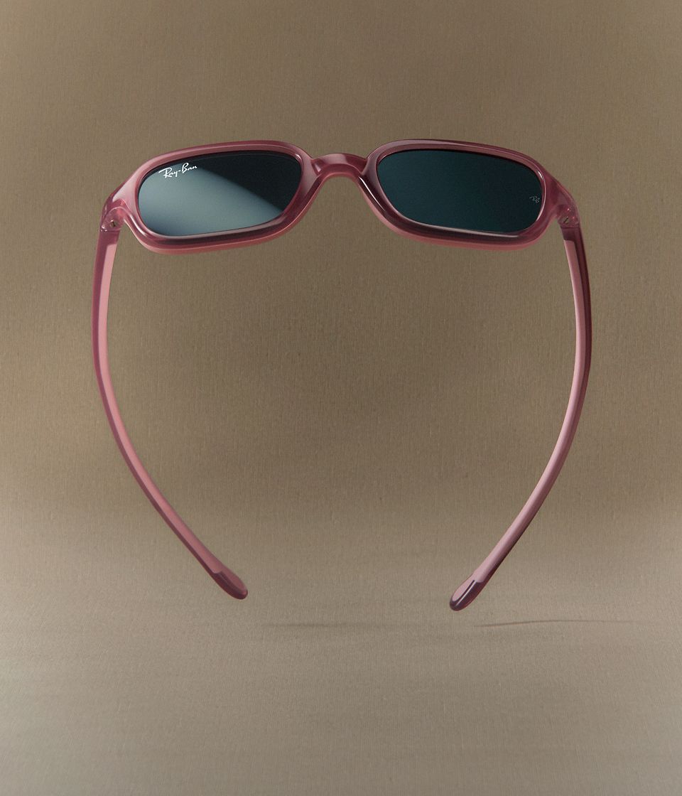 ほぼ未使用　レイバンraybanメガネ　ワイン色　軽量　52サイズ ほぼ未使用 レイバンraybanメガネ ワイン色 軽量 52サイズ 楽天