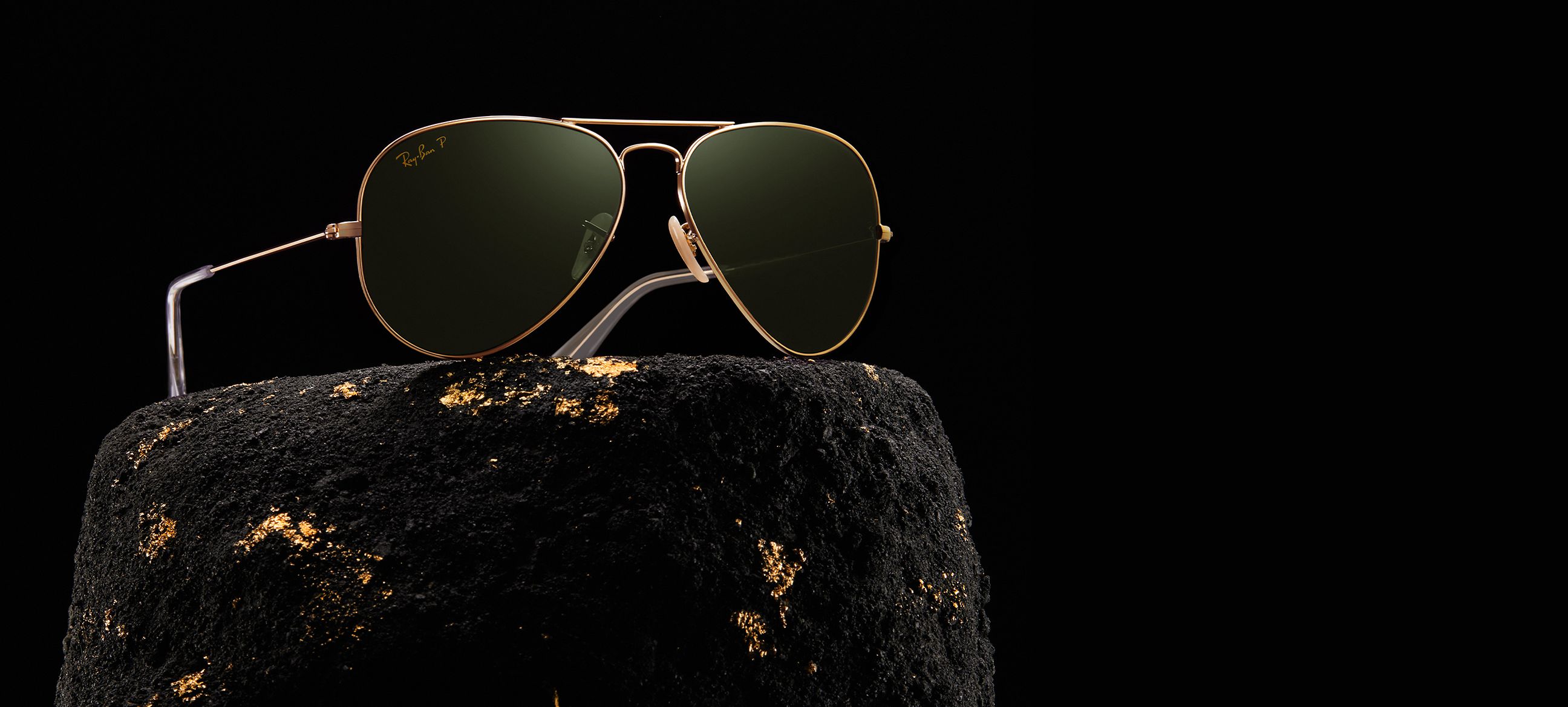 Aviator Solid Gold Sunglasses in Gold and Green | Ray-Ban®